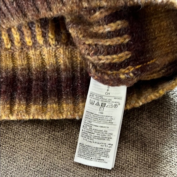 Old Navy Gradient Knit Women's Sweater, Size Small - Picture 2 of 4